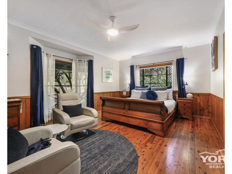 6 Woodland Crescent, Withcott QLD 4352