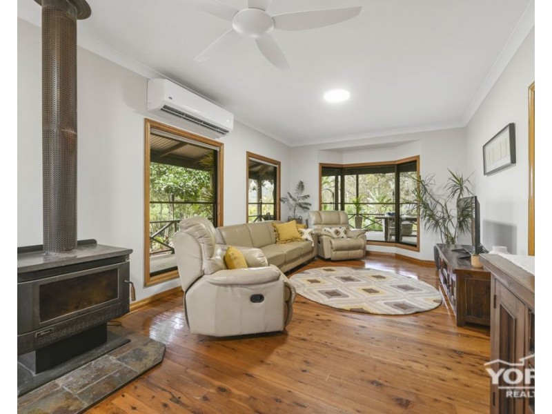 6 Woodland Crescent, Withcott QLD 4352