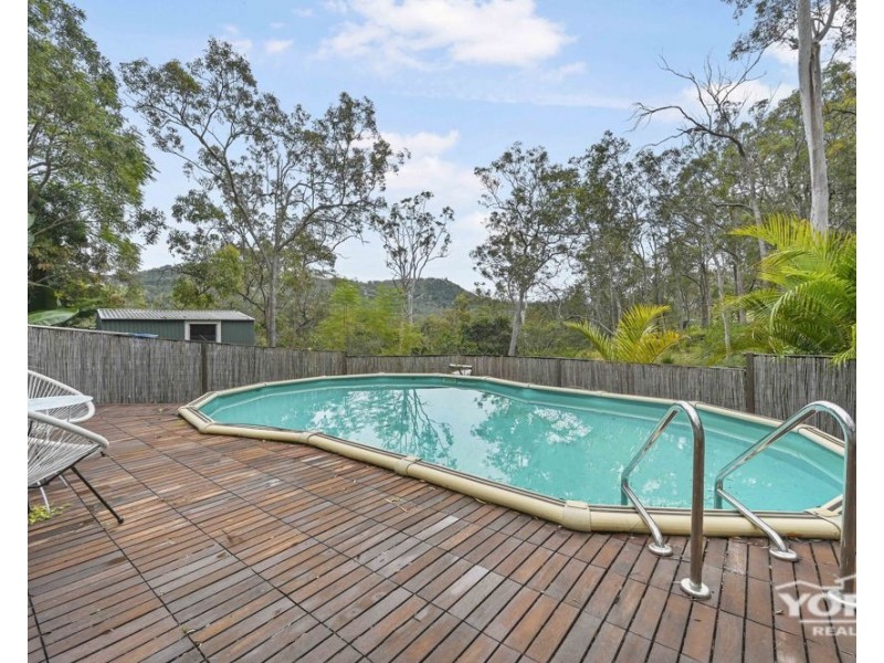 6 Woodland Crescent, Withcott QLD 4352