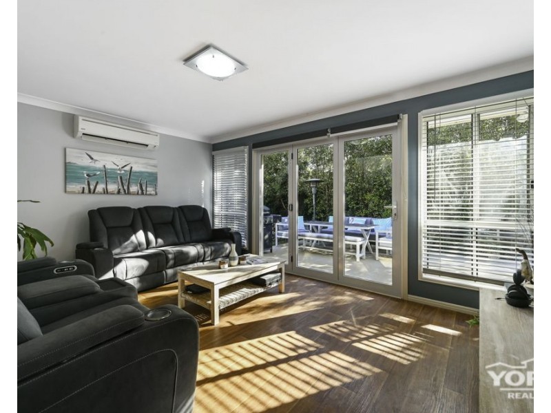 15 McGee Drive, Kearneys Spring QLD 4350