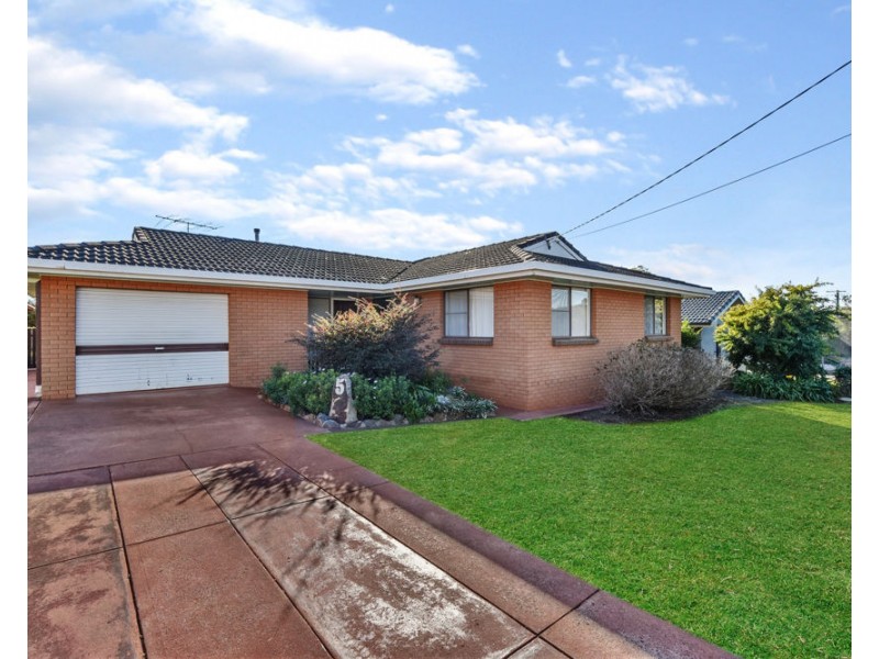 5 Sardon Street, Centenary Heights QLD 4350
