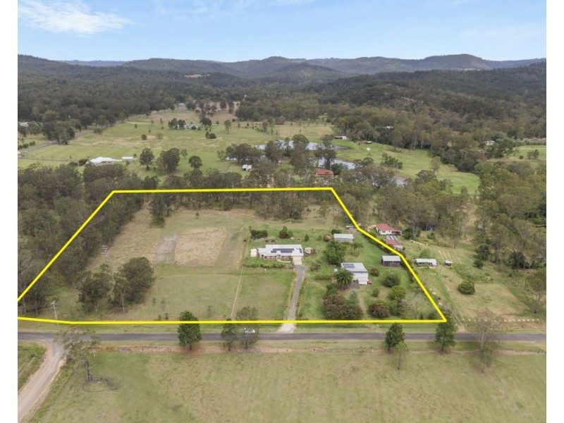 35 Cemetery Road, Murphys Creek QLD 4352