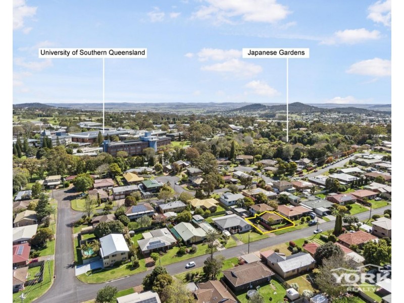 1/10 Gloucester Crescent, Darling Heights QLD 4350