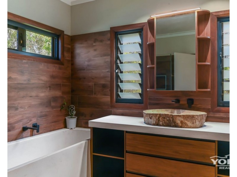 211 Fernbank Road, Cabarlah QLD 4352