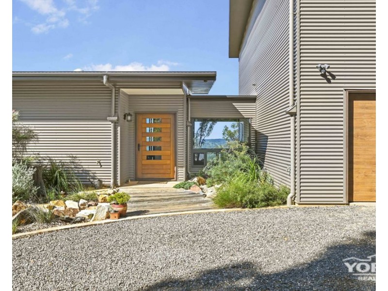 211 Fernbank Road, Cabarlah QLD 4352