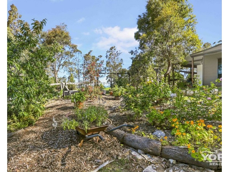 211 Fernbank Road, Cabarlah QLD 4352