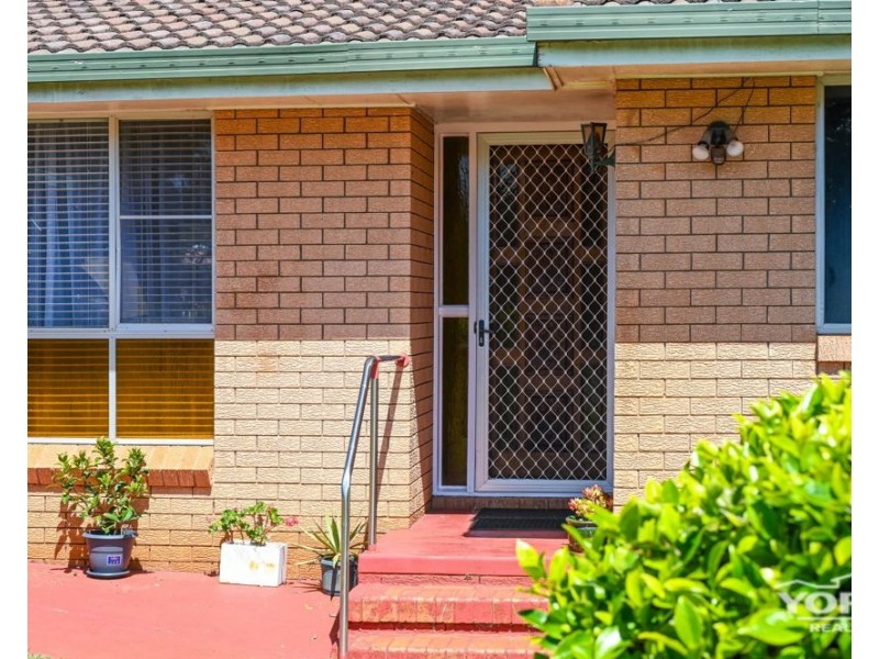 26 Hinkler Crescent, Wilsonton QLD 4350