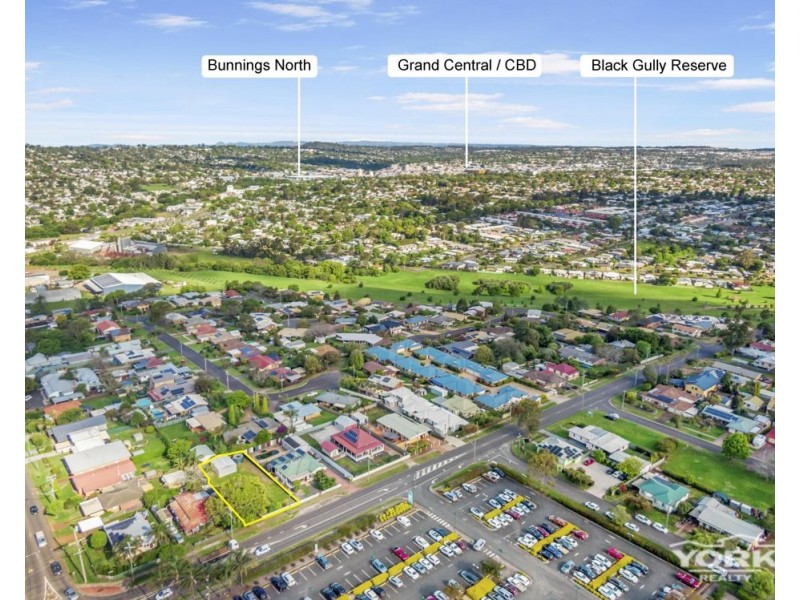 60a Holberton Street, Newtown QLD 4350