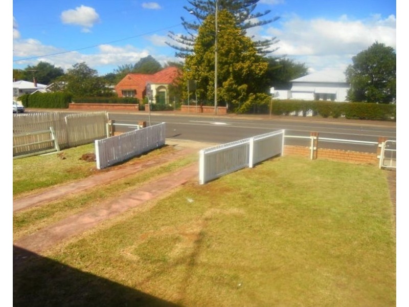 101 West Street, Newtown QLD 4350