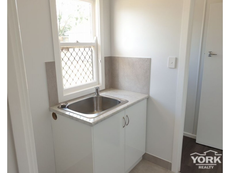 315 Tor Street, Wilsonton QLD 4350