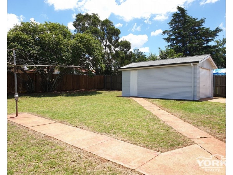 315 Tor Street, Wilsonton QLD 4350