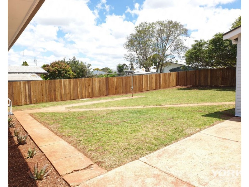315 Tor Street, Wilsonton QLD 4350