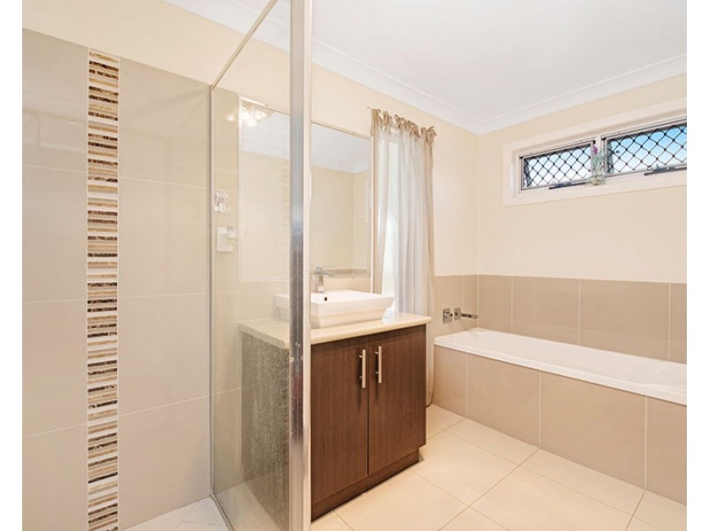 2/14 Ethan Street, Middle Ridge QLD 4350