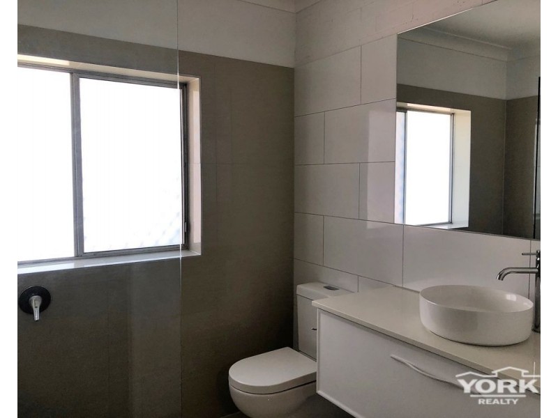 406A Tor Street, Newtown QLD 4350