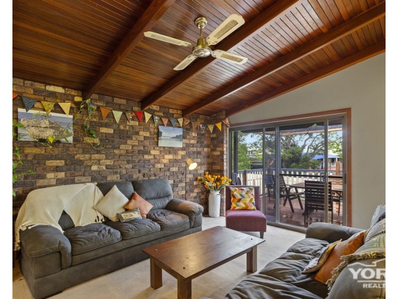 1 Norah Street, Centenary Heights QLD 4350