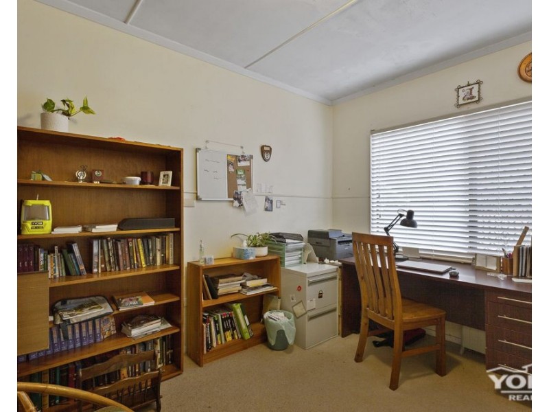 1 Norah Street, Centenary Heights QLD 4350