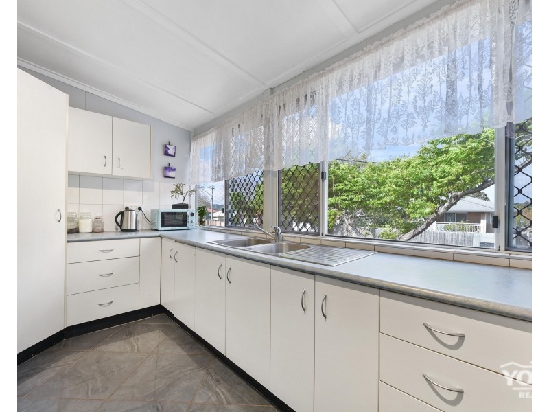 2 Peak Street, Harristown QLD 4350