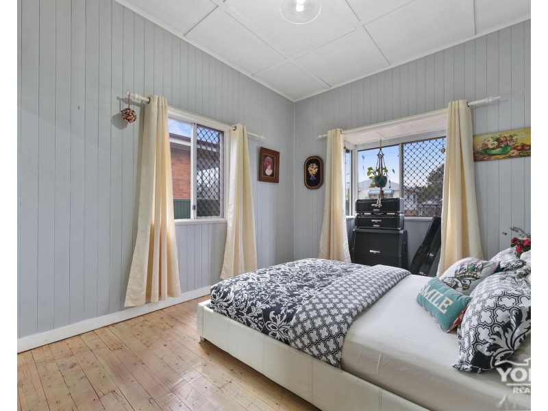 2 Peak Street, Harristown QLD 4350