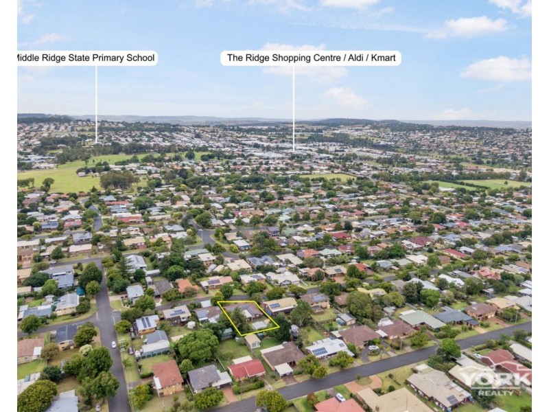 15 Crotty Street, Centenary Heights QLD 4350