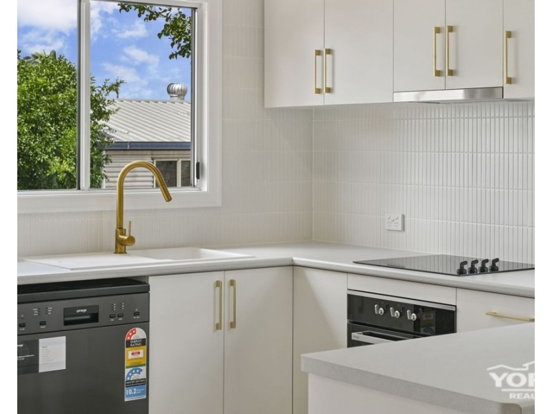 258 Tor Street, Rockville QLD 4350