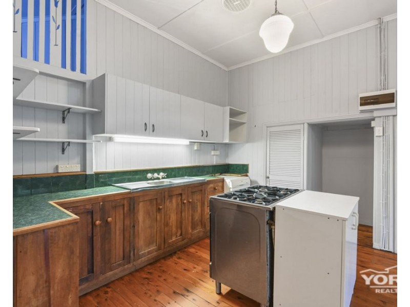 43 Drayton Road, Harristown QLD 4350