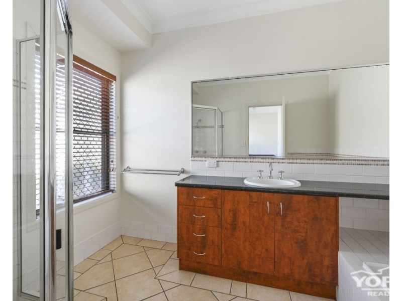 10 Garvan Court, Highfields QLD 4352