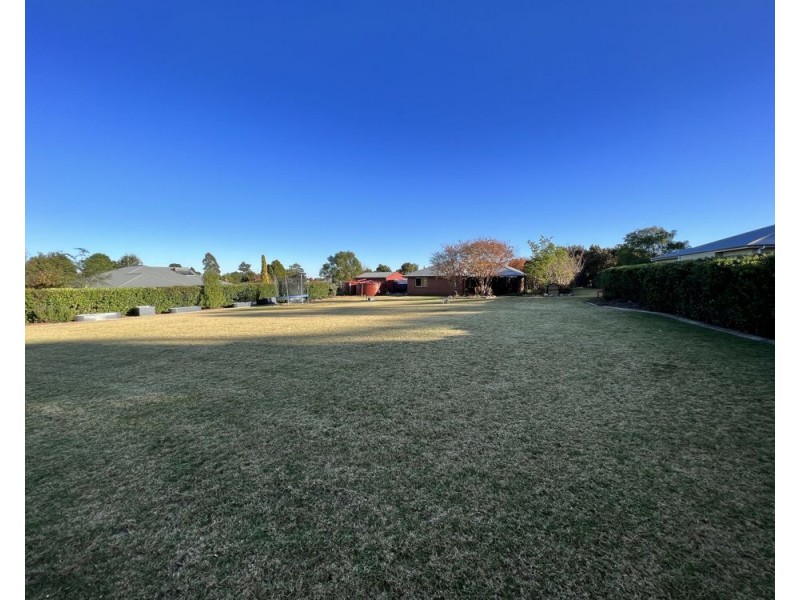 15 McLachlan Drive, Highfields QLD 4352