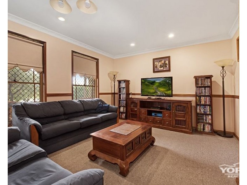 464 Hume Street, Middle Ridge QLD 4350