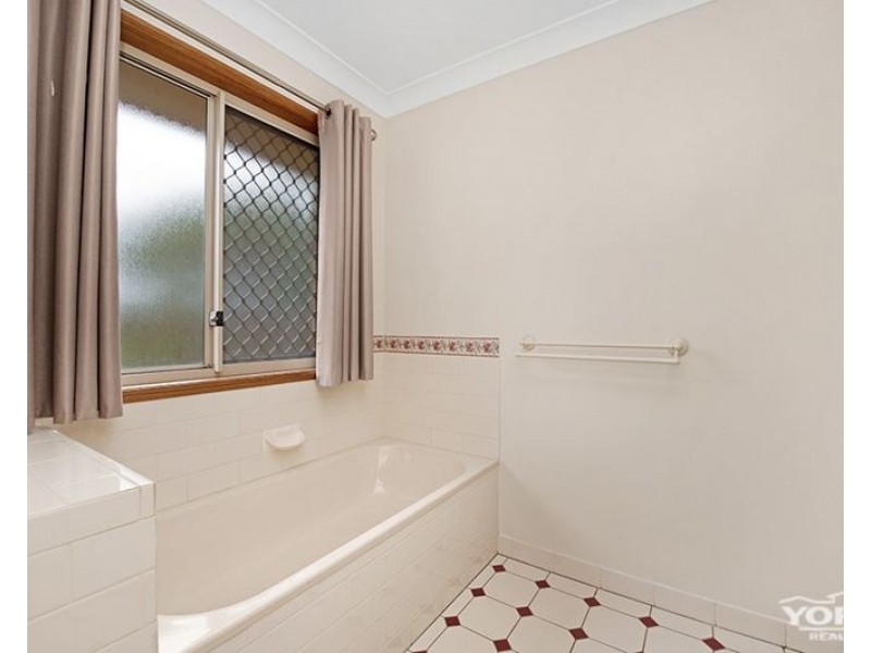 464 Hume Street, Middle Ridge QLD 4350