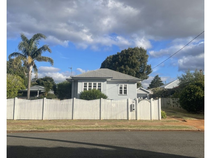 26 Violet Street, Harristown QLD 4350
