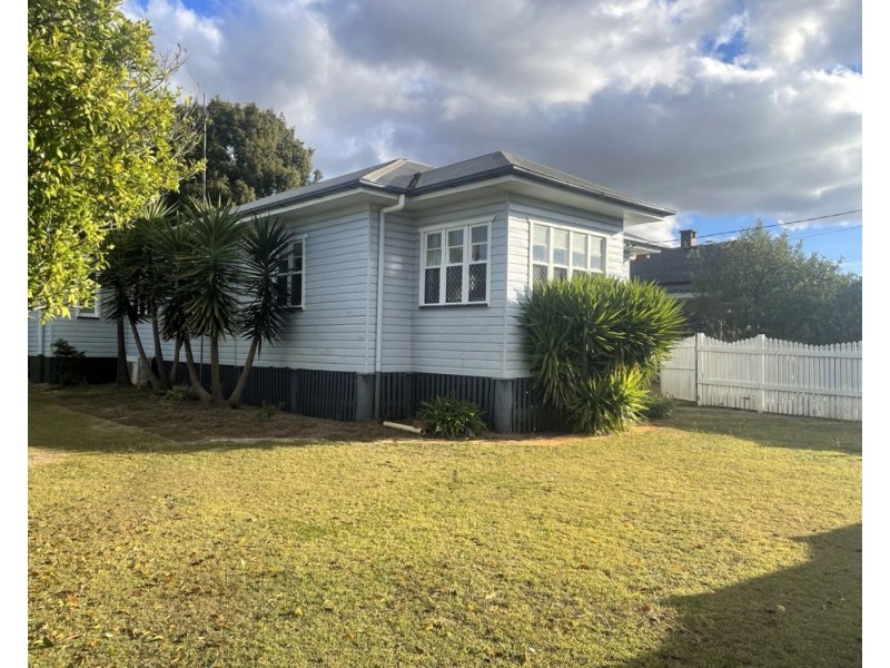 26 Violet Street, Harristown QLD 4350