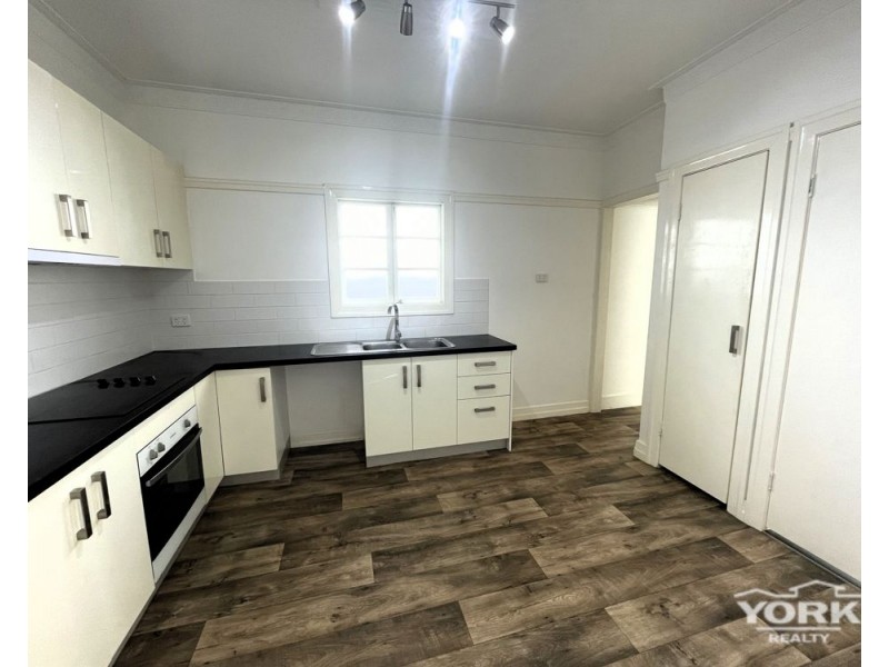 11 Second Avenue, Harristown QLD 4350