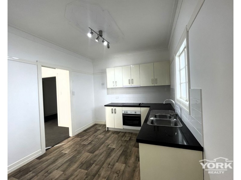 11 Second Avenue, Harristown QLD 4350
