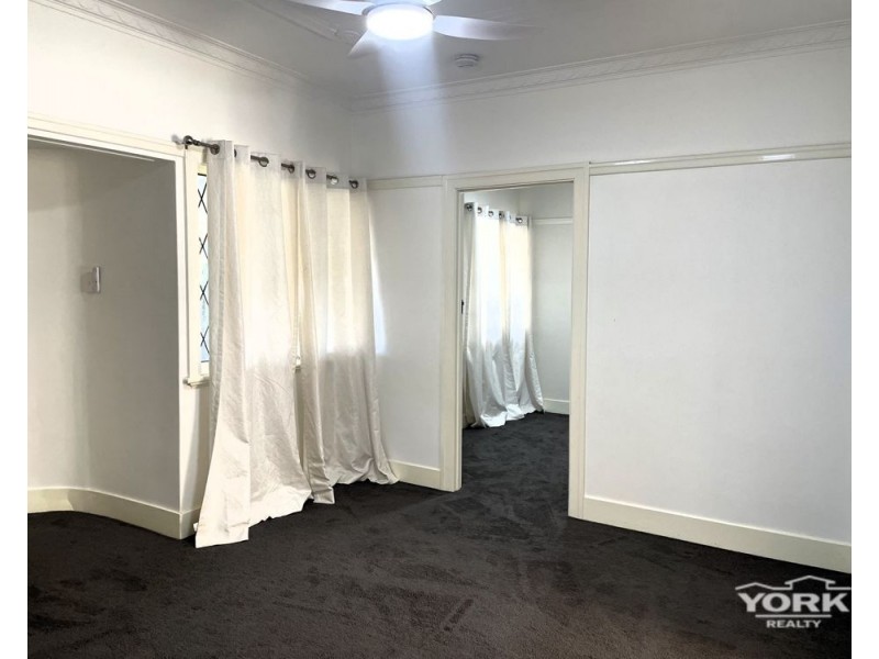 11 Second Avenue, Harristown QLD 4350