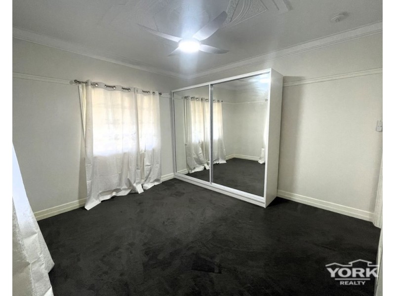 11 Second Avenue, Harristown QLD 4350