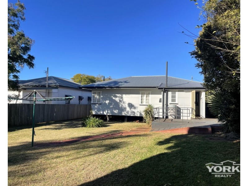 11 Second Avenue, Harristown QLD 4350