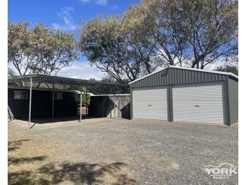 2 Nargoon Street, Meringandan West QLD 4352