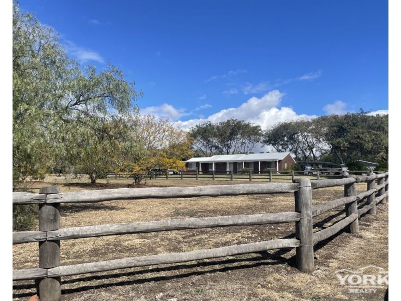 2 Nargoon Street, Meringandan West QLD 4352