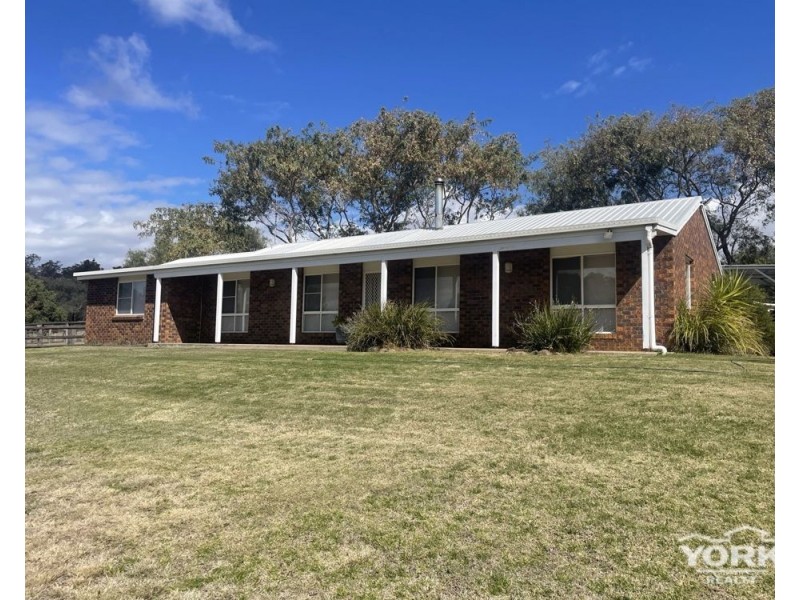 2 Nargoon Street, Meringandan West QLD 4352