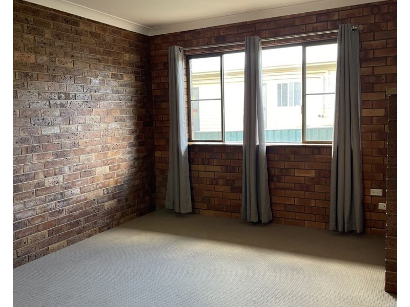 2/19a Llewellyn Street, Centenary Heights QLD 4350