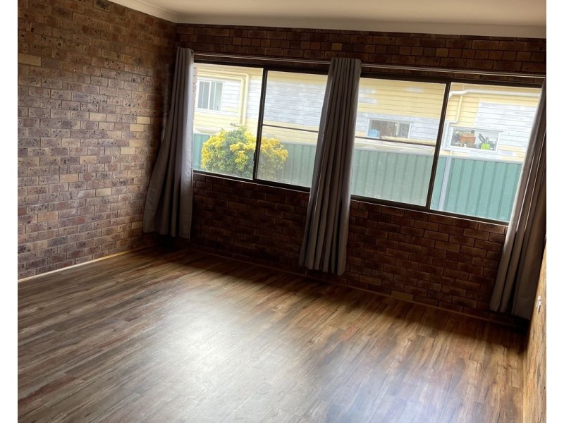 2/19a Llewellyn Street, Centenary Heights QLD 4350