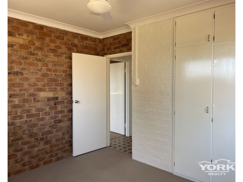 2/19a Llewellyn Street, Centenary Heights QLD 4350