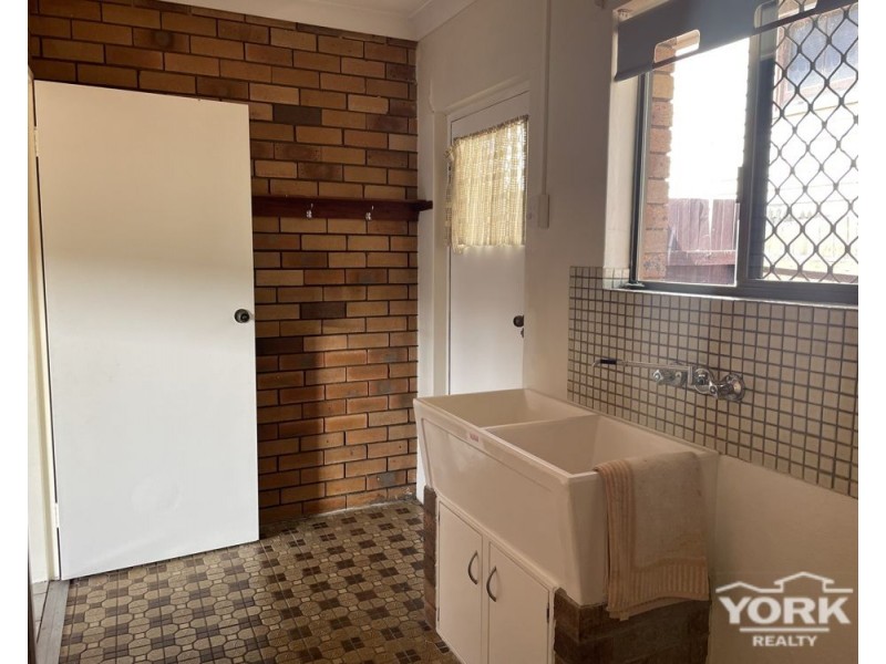 2/19a Llewellyn Street, Centenary Heights QLD 4350