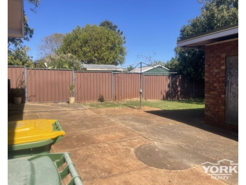 2/19a Llewellyn Street, Centenary Heights QLD 4350