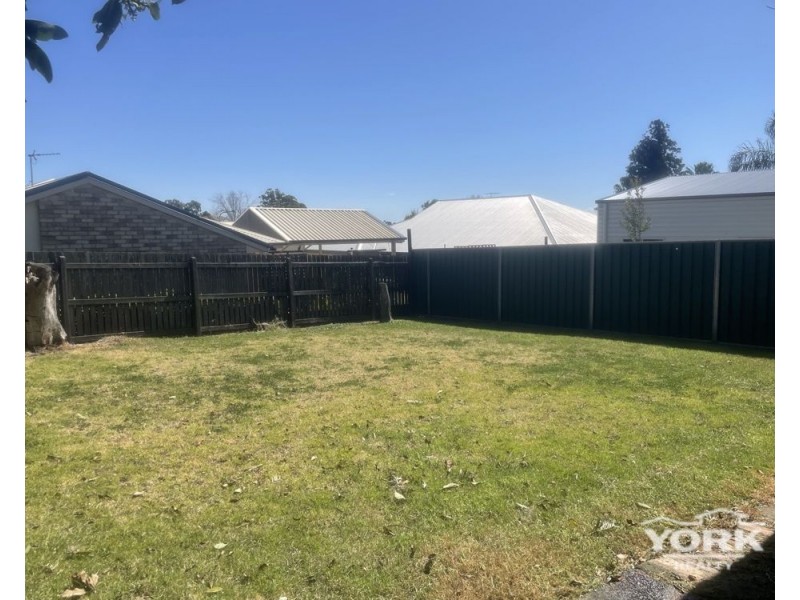 2/19a Llewellyn Street, Centenary Heights QLD 4350