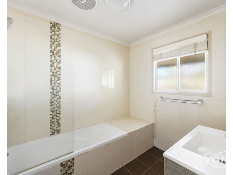 11 Gladswood Drive, Highfields QLD 4352