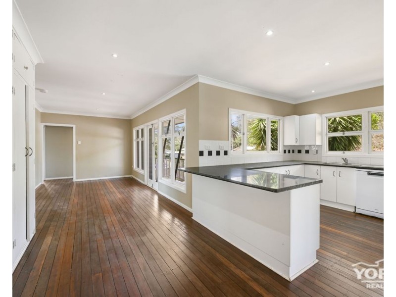 1 Adam Street, North Toowoomba QLD 4350