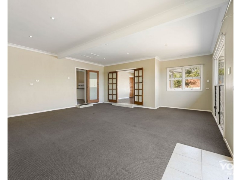 1 Adam Street, North Toowoomba QLD 4350