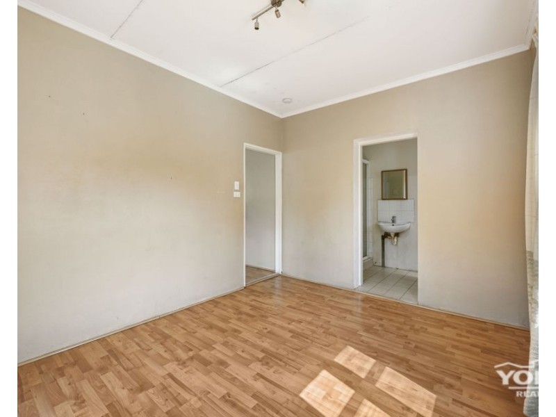 1 Adam Street, North Toowoomba QLD 4350