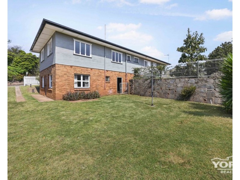1 Adam Street, North Toowoomba QLD 4350